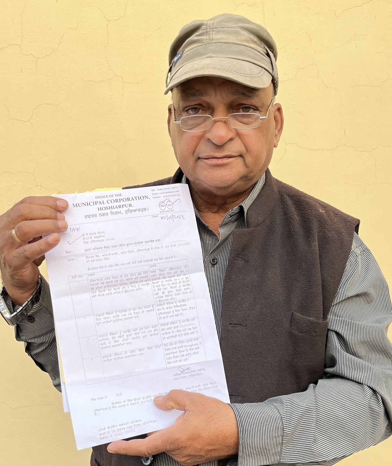 20,65,471 rupees spent by Hoshiarpur Municipal Corporation on installing 2 national flags 30 meters high in the city was revealed under RTI.